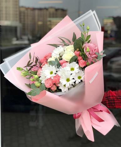 Букет цветов из: Розы, Лизиантусы и Хризантемы в Чебеньки